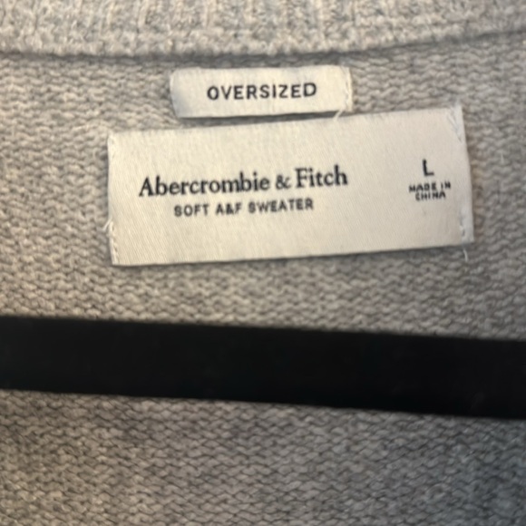 Abercrombie men’s light heather grey, super soft sweater. - Picture 2 of 4